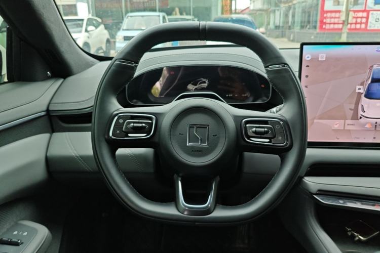 Used Zeekr 001 2025 WE Edition 100 kWh Rear-Wheel Drive Steering Wheel