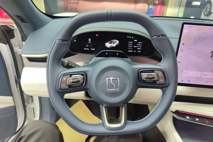 Used Zeekr 001 2025 YOU Edition 100 kWh All-Wheel Drive Steering Wheel