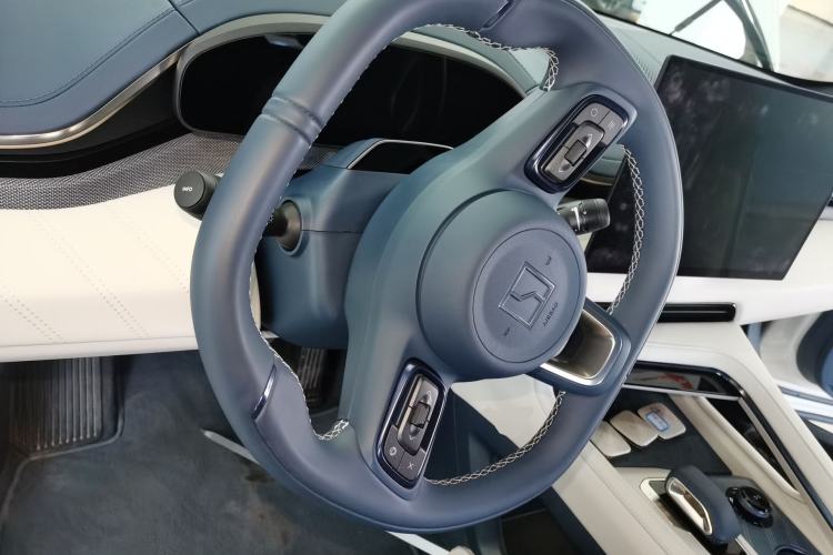 Used Zeekr 001 2025 YOU Edition 100 kWh All-Wheel Drive Steering Wheel