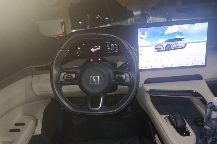 Used Zeekr 001 2025 WE Edition 95 kWh All-Wheel Drive Steering Wheel