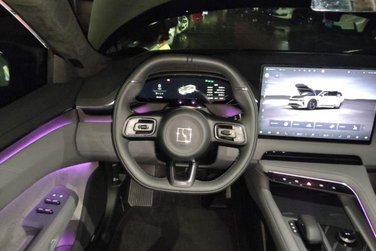 Used Zeekr 001 2025 WE Edition 100 kWh Rear-Wheel Drive Steering Wheel