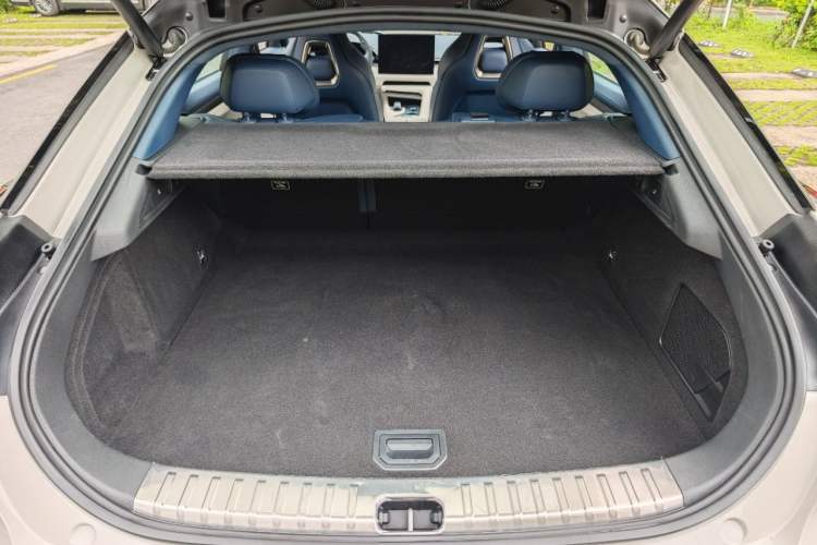 Used Zeekr 001 2025 WE Edition 95 kWh All-Wheel Drive Trunk
