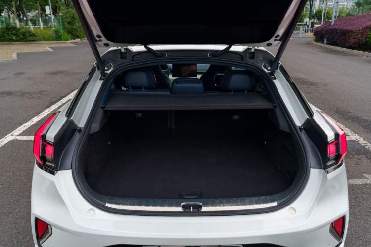 Used Zeekr 001 2025 YOU Edition 100 kWh All-Wheel Drive Trunk