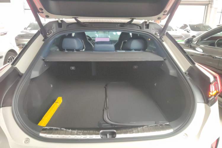 Used Zeekr 001 2025 WE Edition 100 kWh Rear-Wheel Drive Trunk