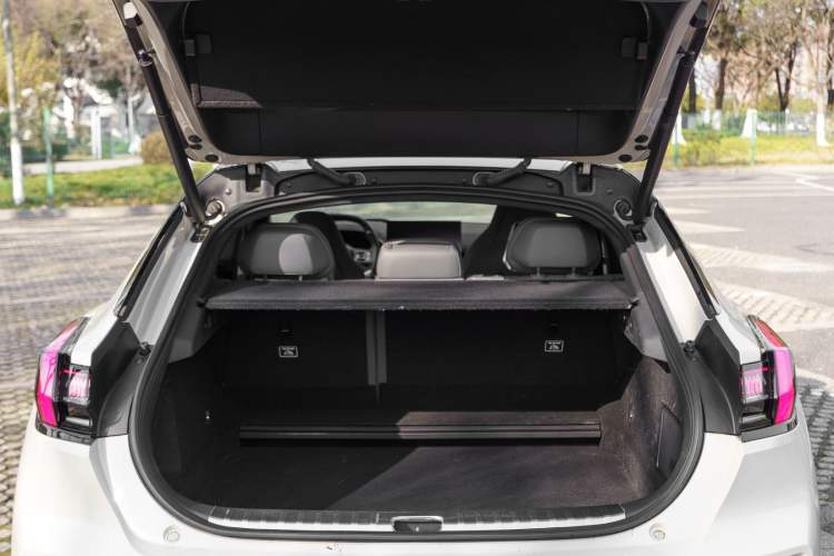 Used Zeekr 001 2025 WE Edition 95 kWh All-Wheel Drive Trunk