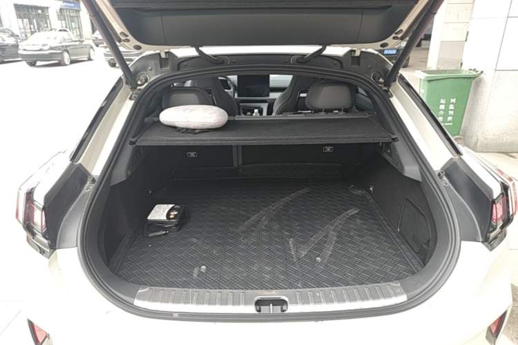 Used Zeekr 001 2025 WE Edition 95 kWh All-Wheel Drive Trunk