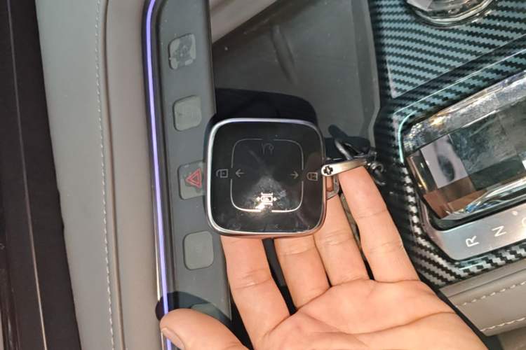 Used Zeekr 001 2025 WE Edition 100 kWh Rear-Wheel Drive Vehicle Key