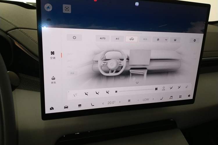 Used Zeekr 001 2025 WE Edition 100 kWh Rear-Wheel Drive Audio And AC Panel