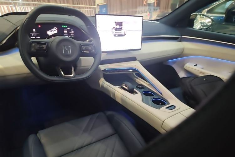 Used Zeekr 001 2025 YOU Edition 100 kWh All-Wheel Drive Center Console