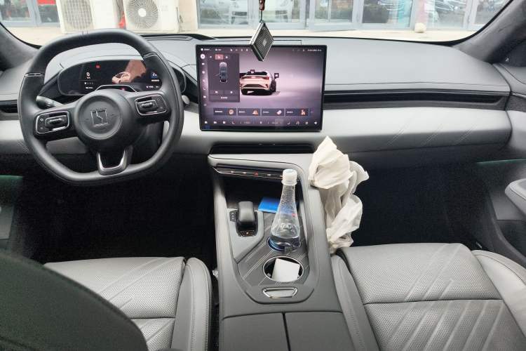Used Zeekr 001 2025 WE Edition 95 kWh All-Wheel Drive Center Console