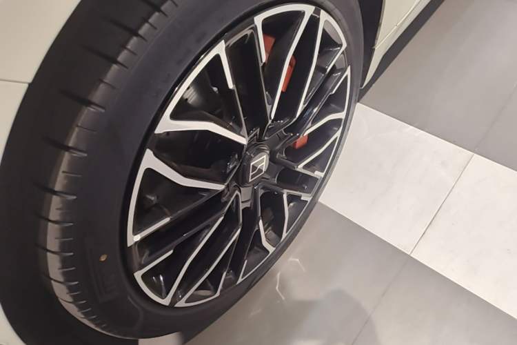 Used Zeekr 001 2025 YOU Edition 100 kWh All-Wheel Drive Exterior 4