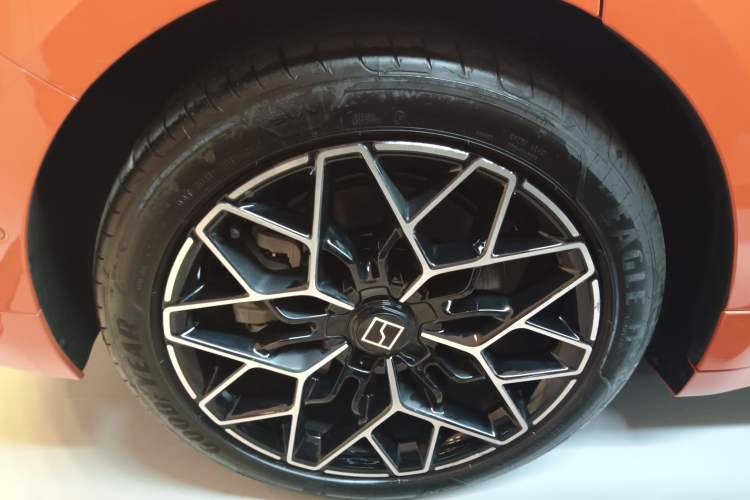 Used Zeekr 001 2025 WE Edition 100 kWh Rear-Wheel Drive Exterior 8