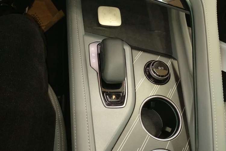 Used Zeekr 001 2025 WE Edition 100 kWh Rear-Wheel Drive Gear Lever