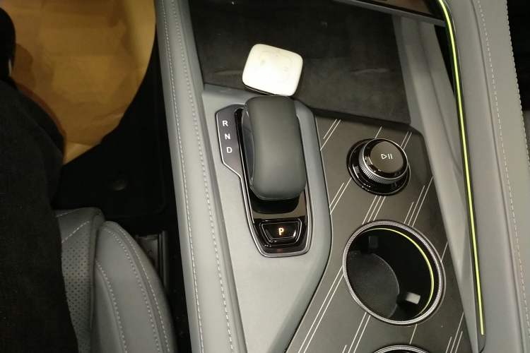 Used Zeekr 001 2025 WE Edition 95 kWh All-Wheel Drive Gear Lever