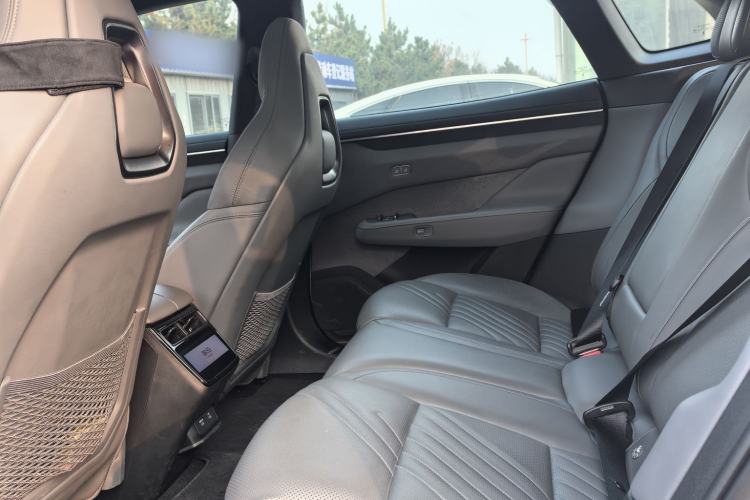 Used Zeekr 001 2025 WE Edition 95 kWh All-Wheel Drive Interior 3