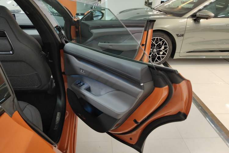 Used Zeekr 001 2025 WE Edition 95 kWh All-Wheel Drive Interior 6