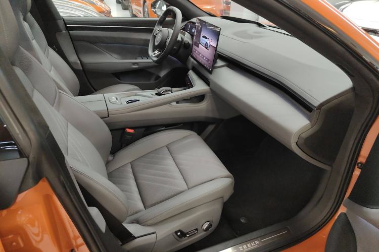 Used Zeekr 001 2025 WE Edition 95 kWh All-Wheel Drive Right Front Seat