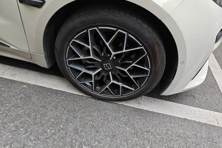 Used Zeekr 001 2025 WE Edition 100 kWh Rear-Wheel Drive Right Front Wheel Hub