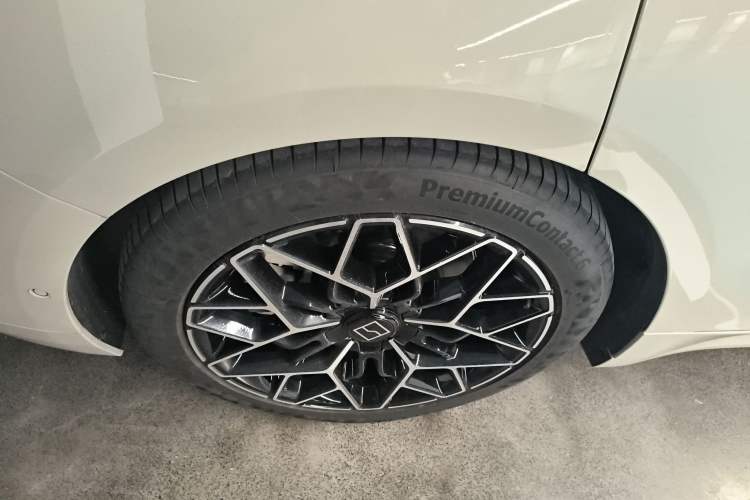 Used Zeekr 001 2025 YOU Edition 100 kWh All-Wheel Drive Right Rear Wheel Hub