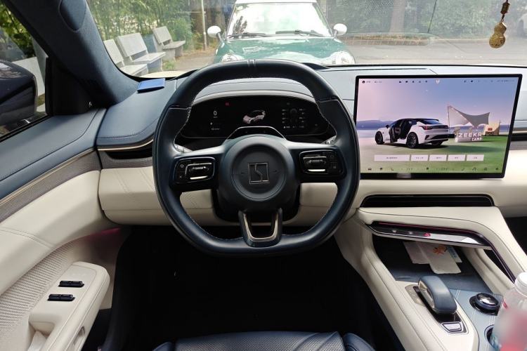 Used Zeekr 001 2025 WE Edition 100 kWh Rear-Wheel Drive Steering Wheel