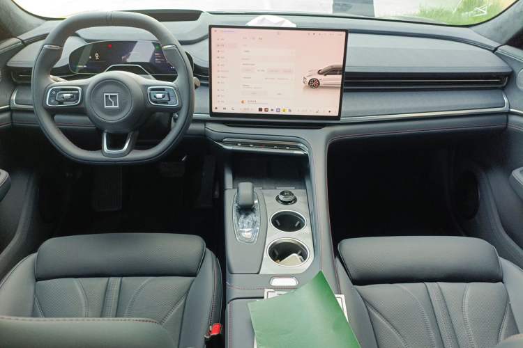 Used Zeekr 001 2026 95° All-Wheel-Drive Max Edition Center Console