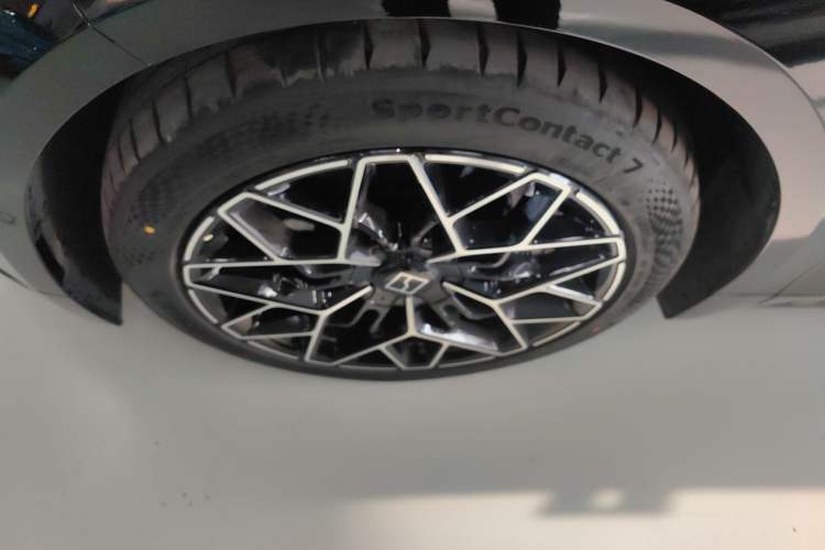 Used Zeekr 001 2026 95° All-Wheel-Drive Max Edition Exterior 4