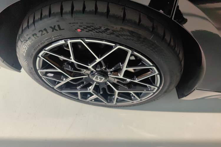 Used Zeekr 001 2026 95° All-Wheel-Drive Max Edition Exterior 5