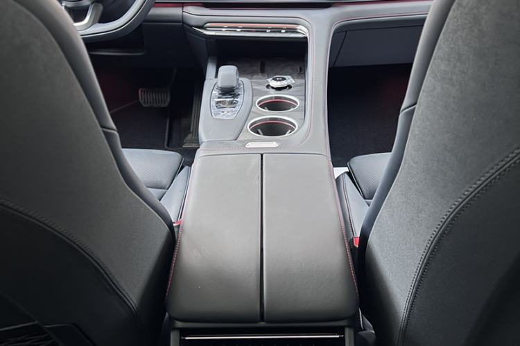 Used Zeekr 001 2026 Model 103° Rear-Drive Max Version Interior 4