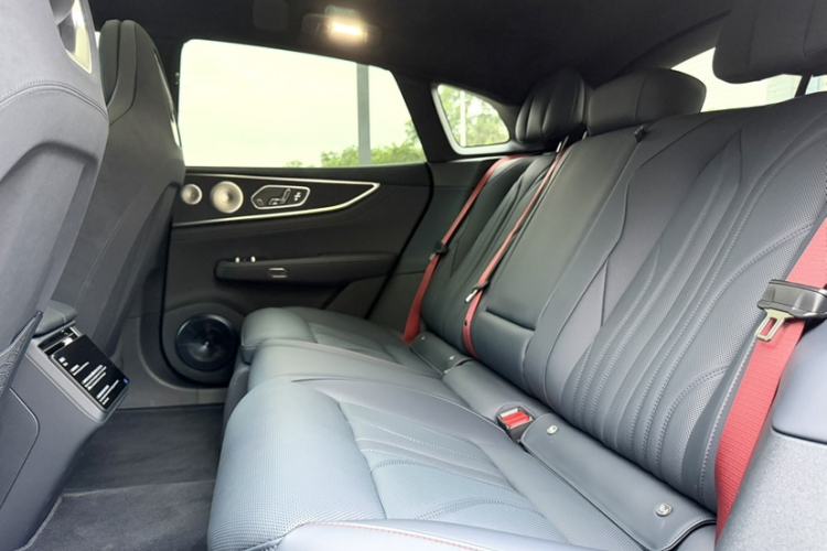 Used Zeekr 001 2026 95° All-Wheel-Drive Max Edition Interior 6