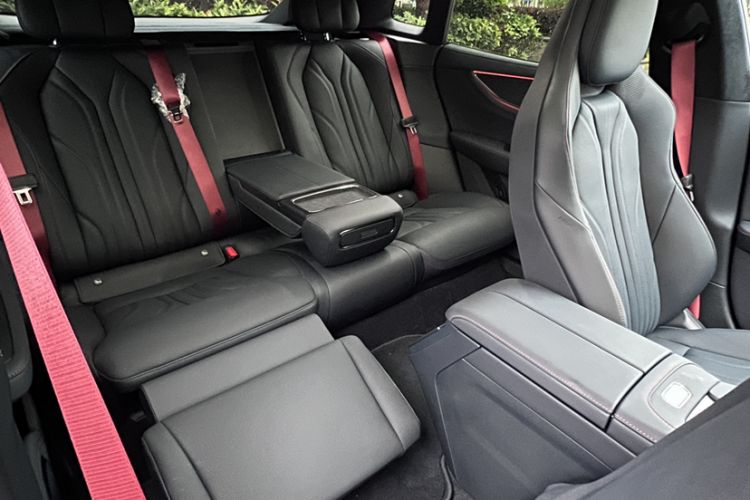 Used Zeekr 001 2026 Model 103° Rear-Drive Max Version Interior 9