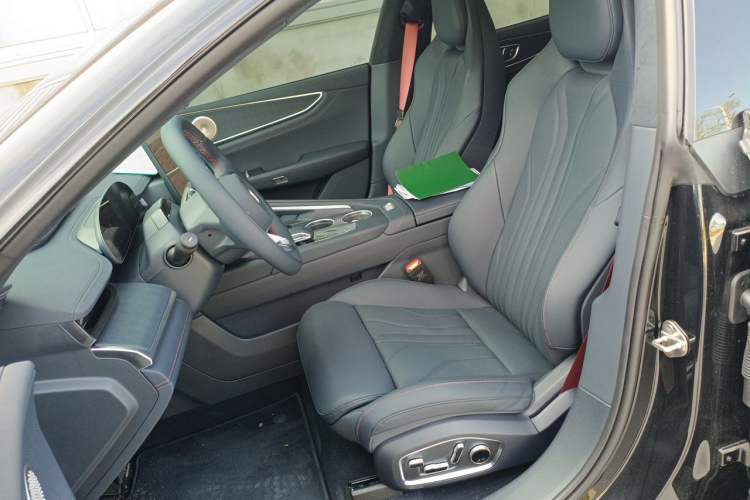 Used Zeekr 001 2026 95° All-Wheel-Drive Max Edition Left Front Seat