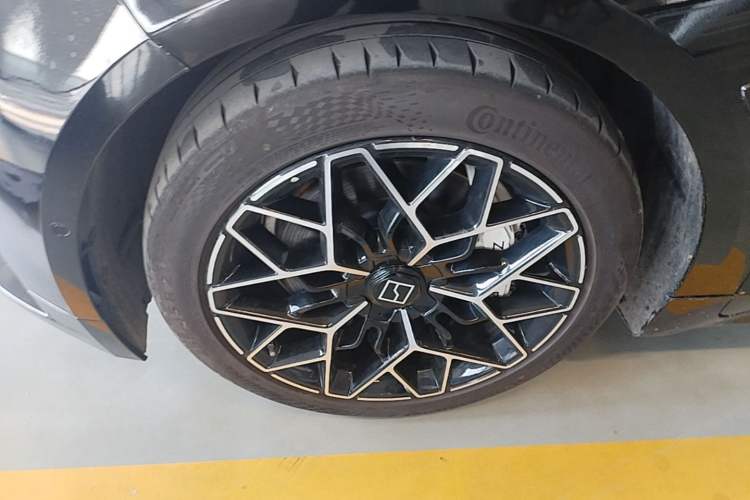 Used Zeekr 001 2026 95° All-Wheel-Drive Max Edition Left Front Wheel Hub