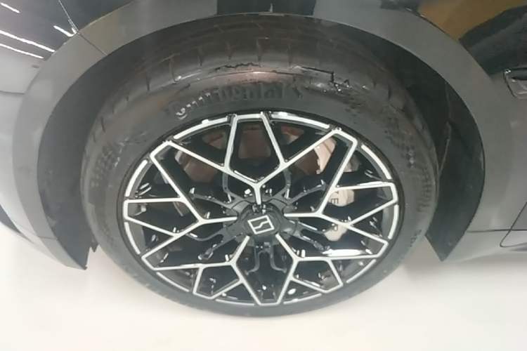 Used Zeekr 001 2026 95° All-Wheel-Drive Max Edition Left Front Wheel Hub