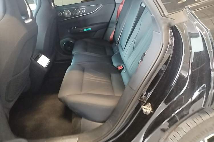 Used Zeekr 001 2026 95° All-Wheel-Drive Max Edition Left Rear Seat