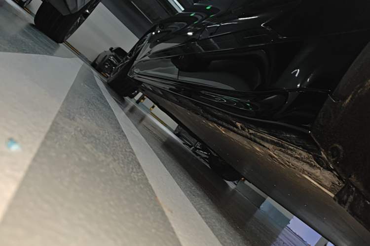 Used Zeekr 001 2026 95° All-Wheel-Drive Max Edition Left Side Sill