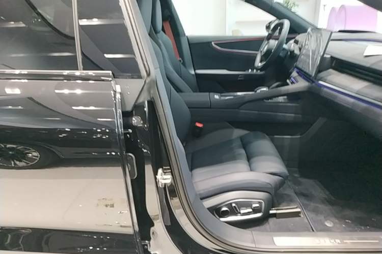 Used Zeekr 001 2026 Model 103° Rear-Drive Max Version Right Front Seat