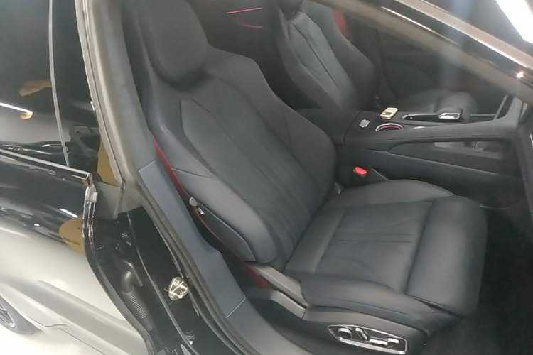 Used Zeekr 001 2026 95° All-Wheel-Drive Max Edition Right Front Seat