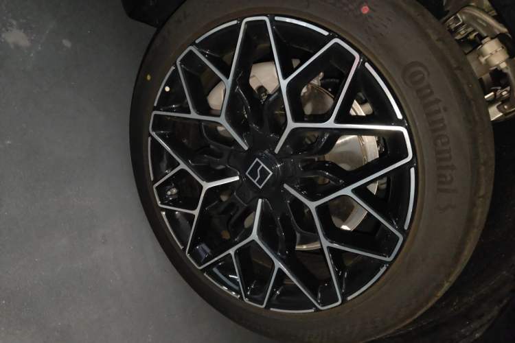 Used Zeekr 001 2026 Model 103° Four-Wheel Drive Ultra Version Right Front Wheel Hub