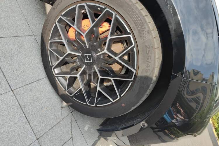 Used Zeekr 001 2026 95° All-Wheel-Drive Max Edition Right Front Wheel Hub