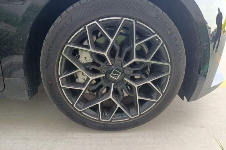 Used Zeekr 001 2026 95° All-Wheel-Drive Max Edition Right Front Wheel Hub