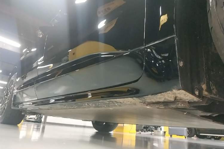 Used Zeekr 001 2026 95° All-Wheel-Drive Max Edition Right Side Sill