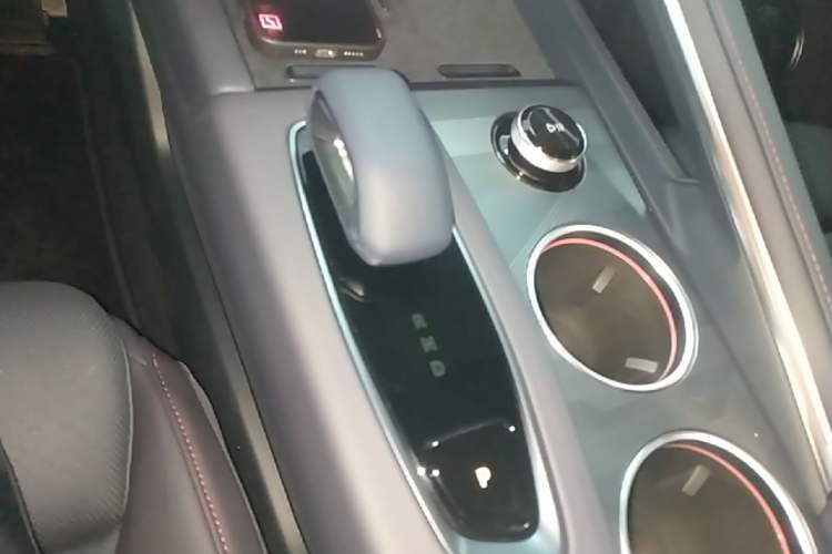 Used Zeekr 001 2026 95° All-Wheel-Drive Max Edition Gear Lever