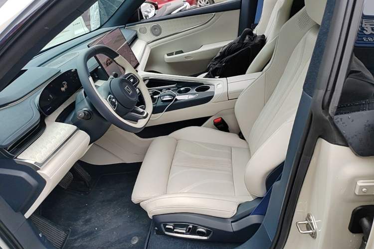 Used Zeekr 001 2026 95° All-Wheel-Drive Max Edition Left Front Seat