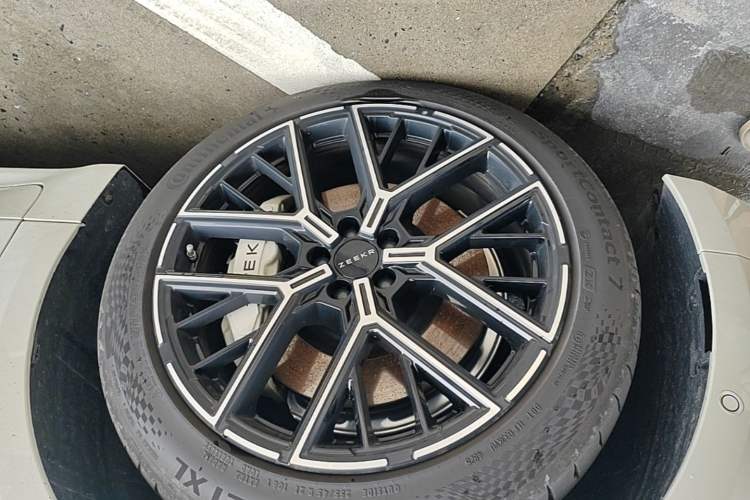 Used Zeekr 001 2026 95° All-Wheel-Drive Max Edition Left Front Wheel Hub