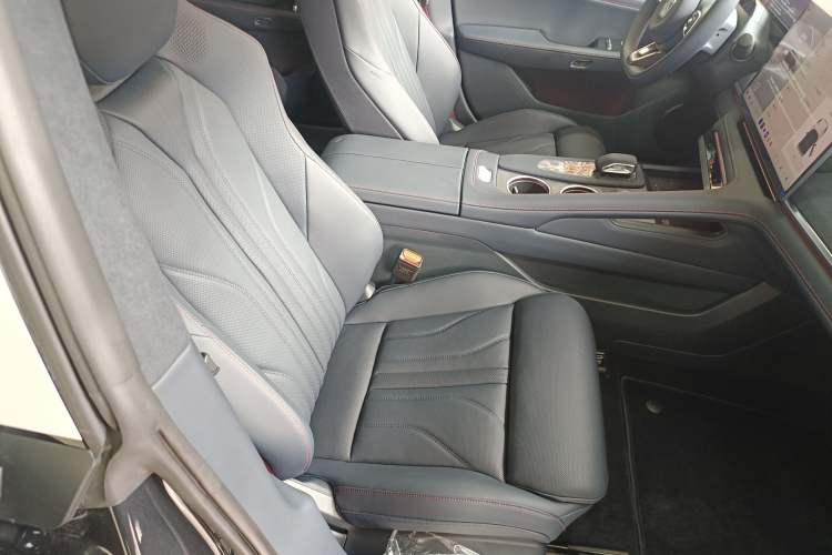 Used Zeekr 001 2026 Model 103° Rear-Drive Max Version Right Front Seat