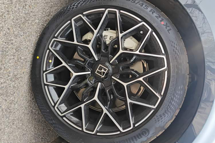Used Zeekr 001 2026 Model 103° Four-Wheel Drive Ultra Version Right Front Wheel Hub