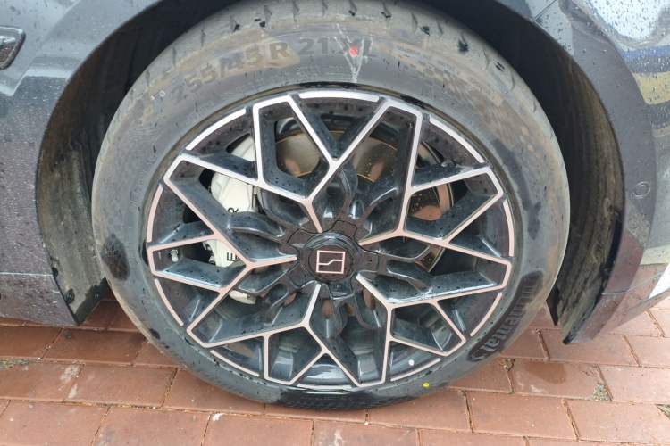 Used Zeekr 001 2026 Model 103° Four-Wheel Drive Ultra Version Right Front Wheel Hub