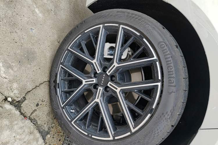 Used Zeekr 001 2026 95° All-Wheel-Drive Max Edition Right Rear Wheel Hub