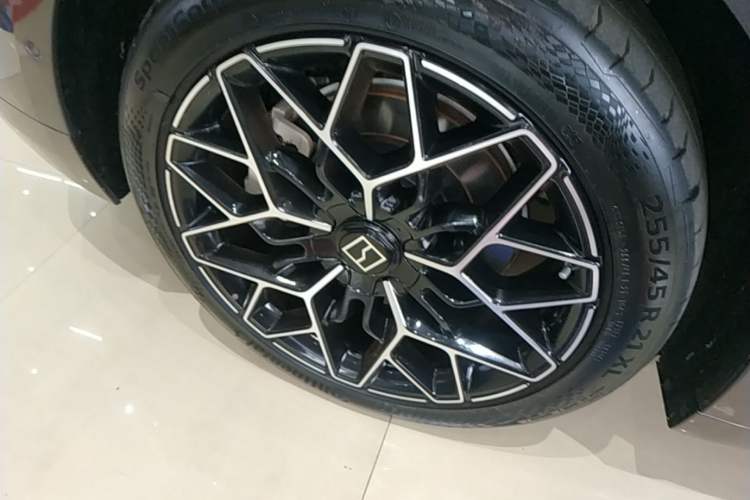 Used Zeekr 001 2026 95° All-Wheel-Drive Max Edition Right Rear Wheel Hub