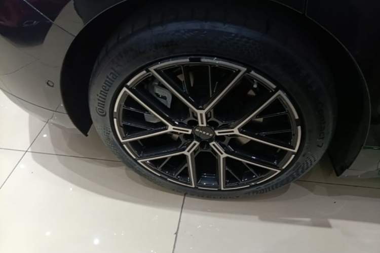 Used Zeekr 001 2026 Model 103° Four-Wheel Drive Ultra Version Right Rear Wheel Hub